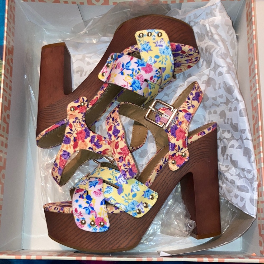 Gianni Bini pink multi colored pumps